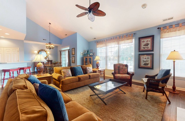 Bear Trap Dunes 2nd floor condo w/ basketball court, free WiFi, and shared sauna