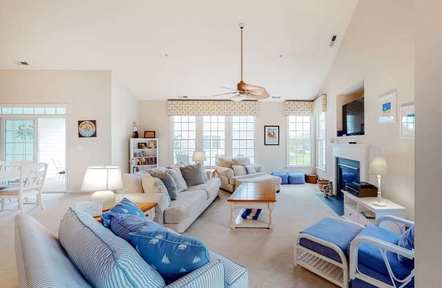 Bear Trap Dunes 2nd floor condo w/ tennis court, pool, and golf on-site