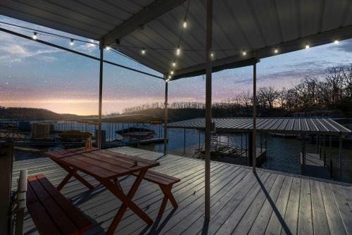 Bearcat Bungalows - Two Homes One Rental - Sleeps 22