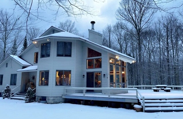 Bearfoot Camp~ Luxurious Home on 5 Private Acres