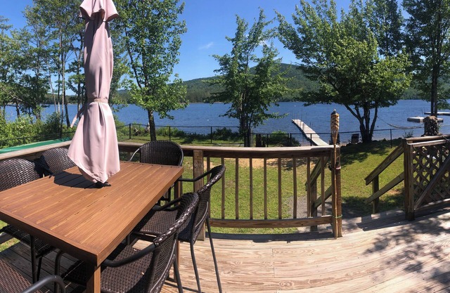 Bearfoot Loj- Private Sandy Beach!