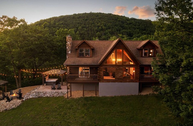 Bearloga:Hot Tub, Sauna, Stunning Views, 75 acres