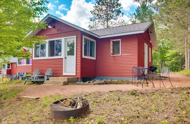 Bearskin Lake Cabin: Fish, Boat & Relax!