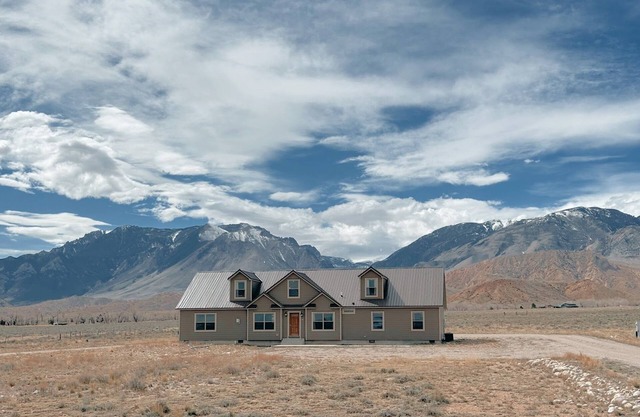 Beartooth Retreat - EPIC Mountain Views! Near Cody WY and Red Lodge MT
