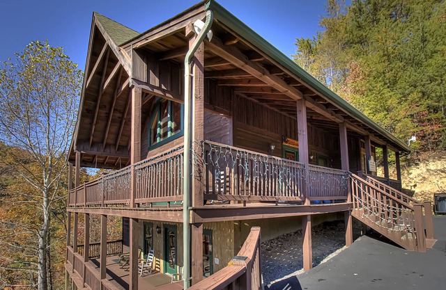 Bearview Heights: Get a Bear's-Eye View of Your Best Vacation Yet!