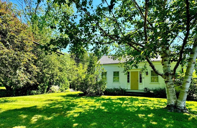 Beauchamp Cottage, near Rockport Harbor and a golf course