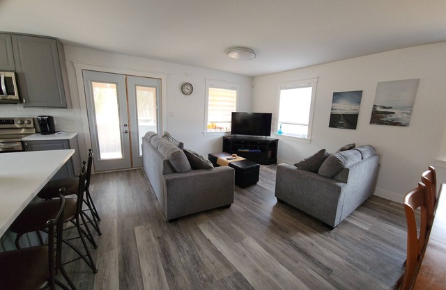 New Beausoleil Saltwater Sunsets RnR on Acadian Coast with Hot Tub/Air Hockey