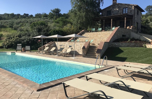 Schön renoviertes Bauernhaus in Umbrien, Pool, herrliche Aussicht, schläft 10-12