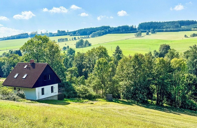 Wunderbares alleinstehendes Ferienhaus mit Pool, W-LAN, TV, Innenhof, Panoramablick, Parkplatz