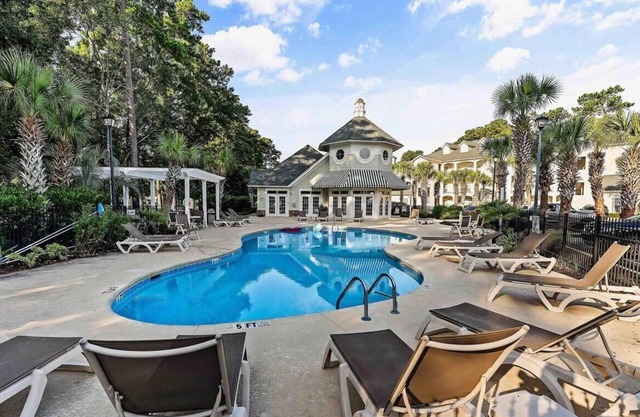 Beautifu Golf course efficiency at River Oaks+pool