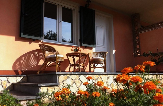 Doppelhaushälfte, 3 Schlafzimmer, zwei Badezimmer, Garten, Terrasse, kostenloses Wi-Fi, Klimaanlage
