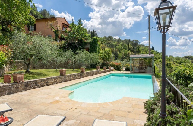 Alleinstehendes Ferienhaus mit privatem Pool, W-LAN, TV, Innenhof, Haustiere erlaubt, Parkplatz