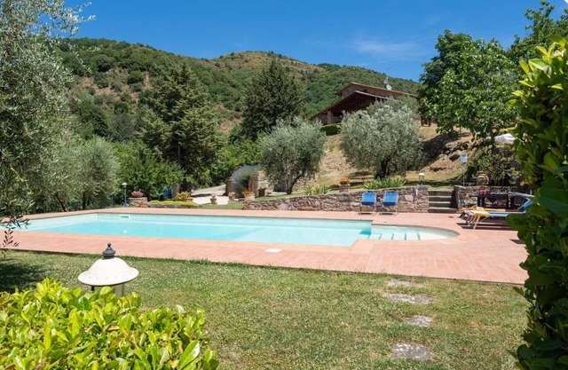 Alleinstehendes Ferienhaus mit W-LAN, privatem Pool, TV, Terrasse, Haustiere erlaubt, Parkplatz