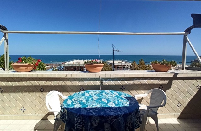 Schöne Wohnung mit Blick auf das Meer