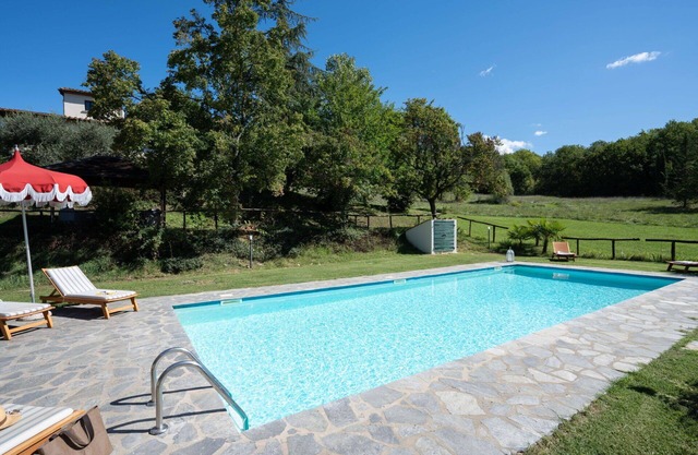 Alleinstehendes Ferienhaus mit Klimaanlage, W-LAN, privatem Pool, TV, Haustiere erlaubt, Parkplatz