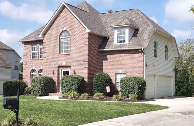 Beautiful 1 acre 4 bd 3 bath non-smoking home
