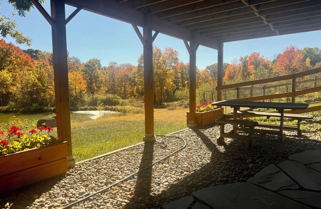 Beautiful 1-bedroom apartment overlooking a pond on a 10 acre farm.