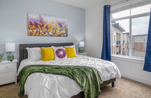 Beautiful 1 Bedroom King Bed and Pool