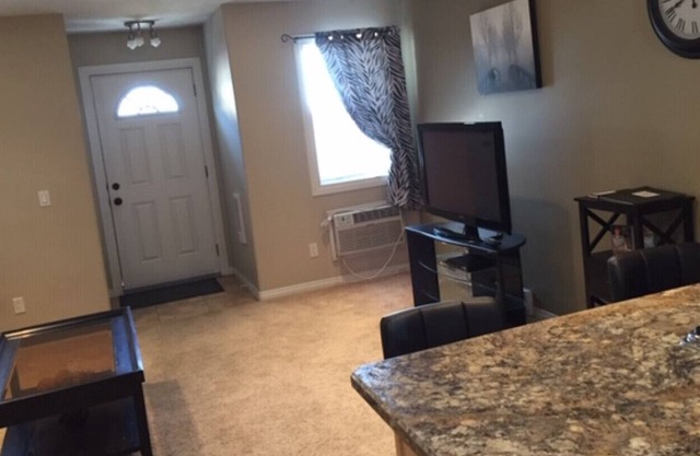 Schöne Suiten mit 1 und 2 Schlafzimmern in East Regina - Fines Drive - Schöne Suite mit 1 Schlafzimmer in East End Regina - Einheit 4