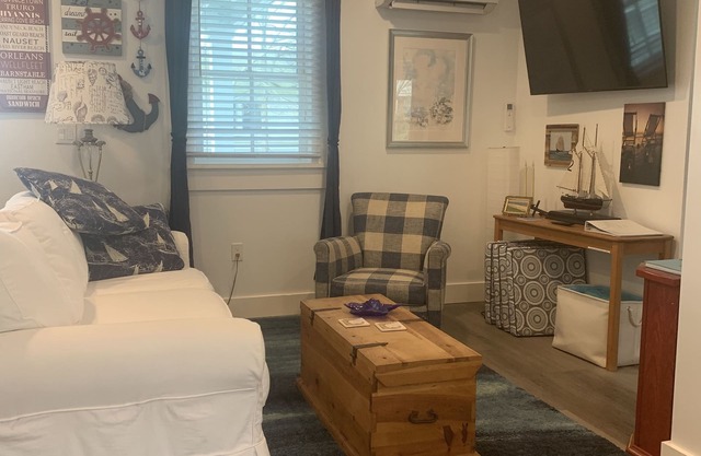 Beautiful 1 BR Condo 1 block from Commercial Street
