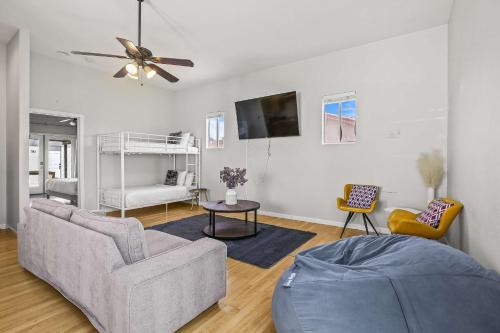 Beautiful 1 BR Home Pool Bocce Court