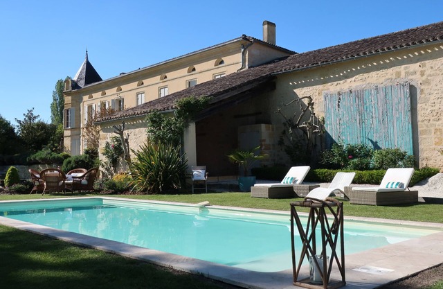 Wunderschönes Schloss aus dem 17. Jahrhundert in der Nähe von St. Emilion