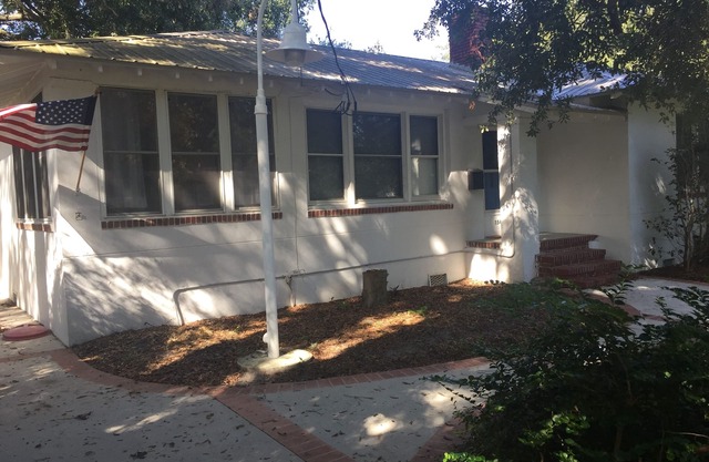 Beautiful 1946 Bungalow close to downtown Jacksonville with Guesthouse