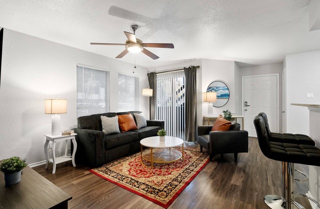 Beautiful 1BD/1BA in University Hills 7407