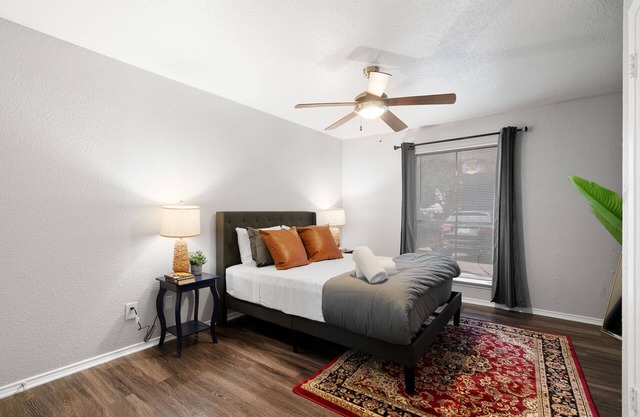 Beautiful 1BD/1BA in University Hills 8623