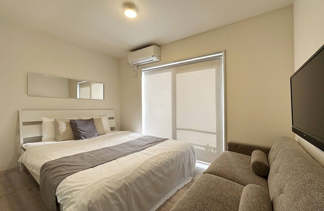 Beautiful 1Br Apt with Balcony for 3Ppl