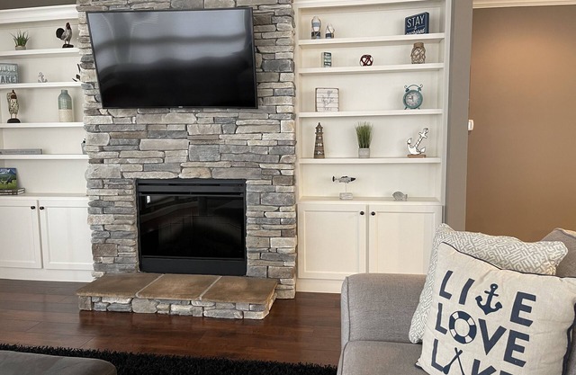Beautiful 1st floor corner condo in the Brooklyn Bridge Building at Bridges Bay!