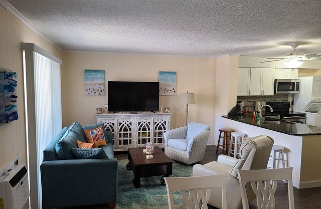 Beautiful 1st floor Beach Condo w/ 2 BR / King beds / 2 full Baths