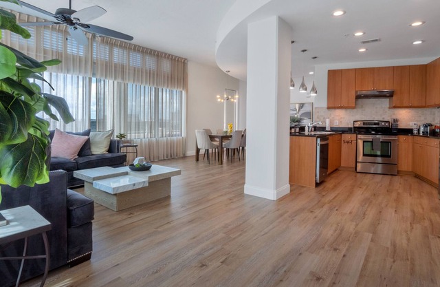 Schönes 2/2 PENTHOUSE in der Innenstadt von Orlando