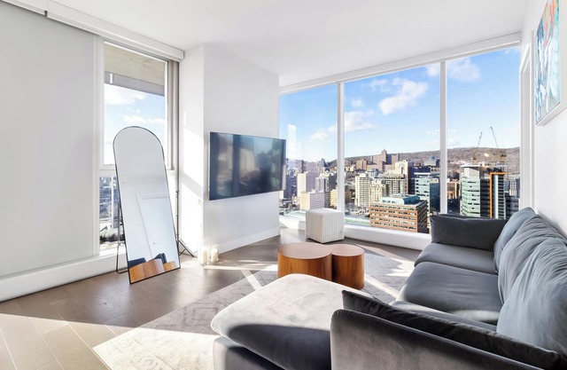 Beautiful 2 Bed 2 Baths Panoramic View on the City