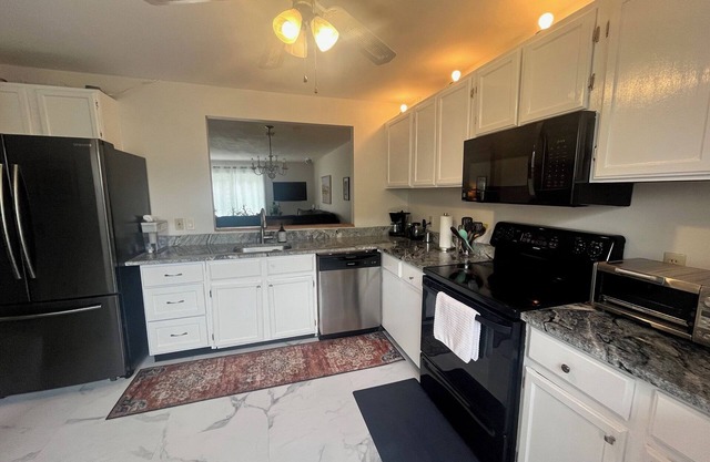Beautiful 2 bed 2 bath townhome in charming Lake Katrine with WiFi, AC