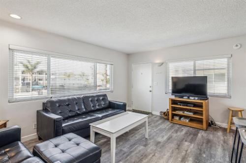 Beautiful 2 Bed Beach Condo #201