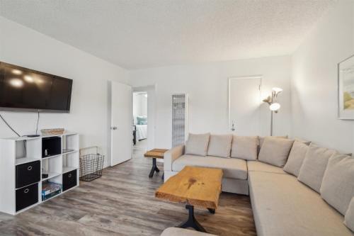 Beautiful 2 Bed Beach Condo #203