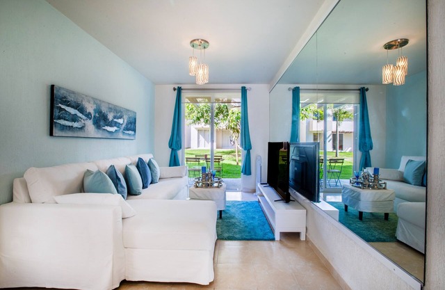 Beautiful 2 bed, 2 bath all amenities.20 min from downtown. Ground are beautiful