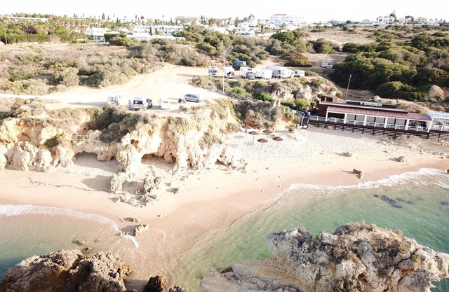 Schönes 2 Bett. Erdgeschosswohnung mit A / C Meerblick Strand 250m, Alb 5 min Fahrt