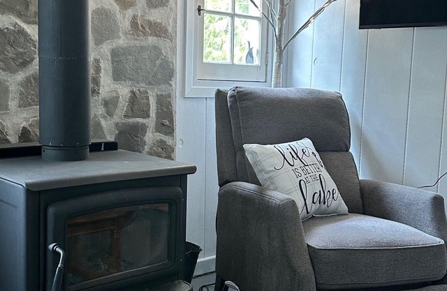 Beautiful 2 Bedroom Cottage on Minden Lake