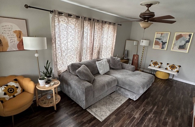 Beautiful 2 Bedroom 3 Bathroom Walking Distance To Indianapolis Motor Speedway