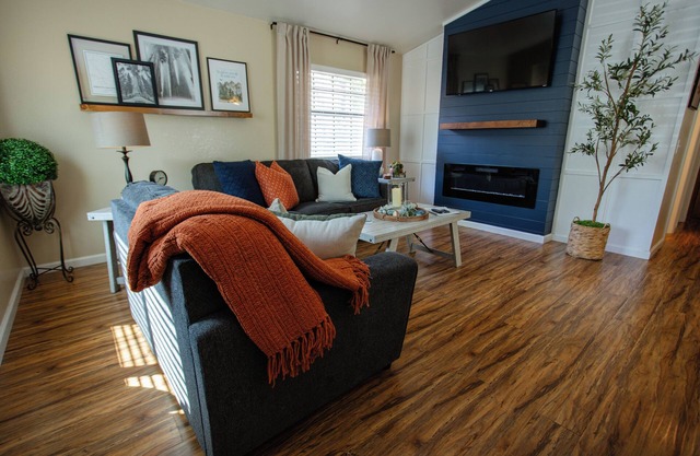 Beautiful 2-bedroom condo in serene Three Rivers near Park Entrance