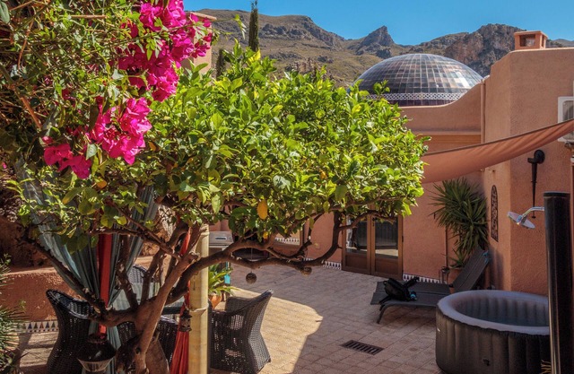 Schöne 2 Schlafzimmer / 2 Badezimmer maurisch gestaltete Villa mit atemberaubender Aussicht