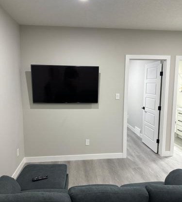 Beautiful 2 bedroom 2 bath in NW Calgary
