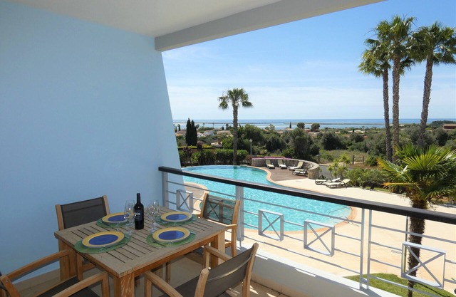Apartment mit 2 Schlafzimmern und Meerblick in der Nähe von Golf für 4 Personen