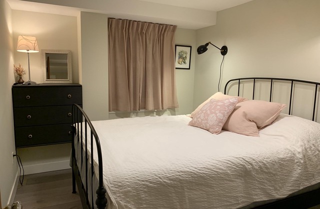 Beautiful 2 bedroom garden suite in Vancouver