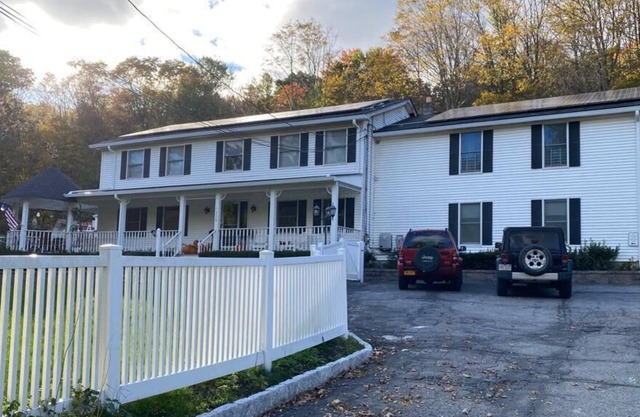 Beautiful 2 Bedroom Guest House With Parking