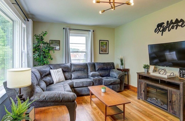 Beautiful 2-Bedroom Home Short Walk to Casino