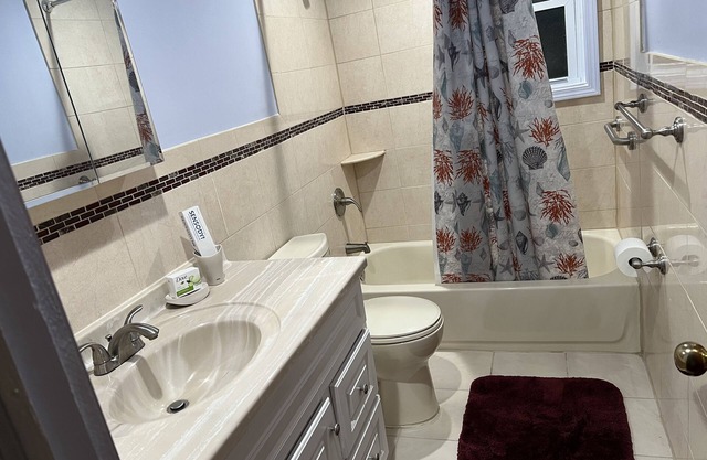 Beautiful 2 bedroom house in quiet area 5 min from mall