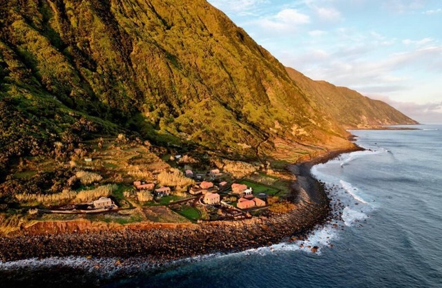 Beautiful 2 Bedroom Ocean Front House In São Jorge, Azores - Mamba